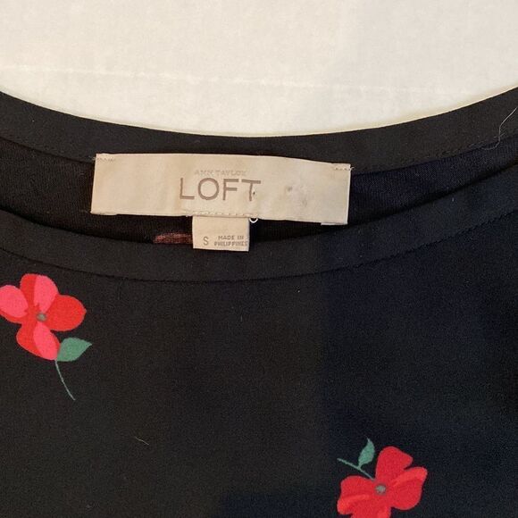 Ann Taylor loft pullover top with ruffle sleeves size small - Picture 6 of 7